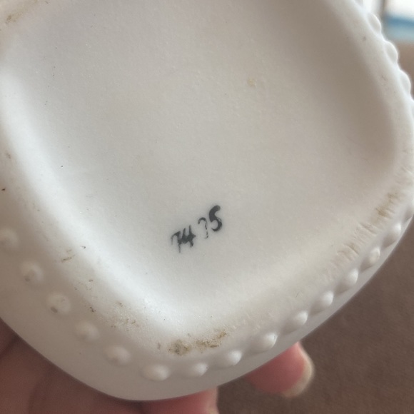 Bisque numbered floral box. Bisque flowers styled like Capodimonte. - Picture 10 of 10